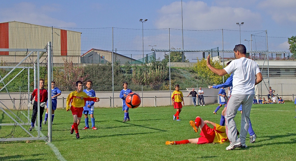 Il faut l'arbitre pour arrêter Kylian !.JPG